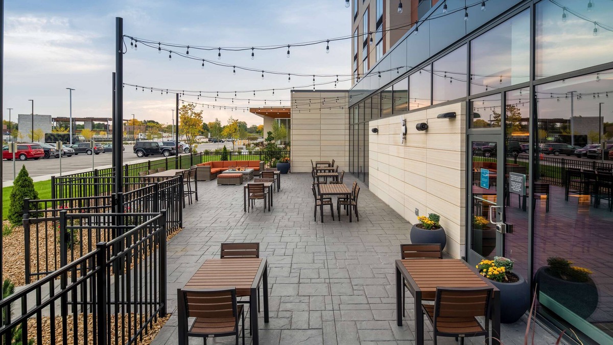 Brookfield Hotel | Hilton Garden Inn Milwaukee Brookfield Conference Center, WI