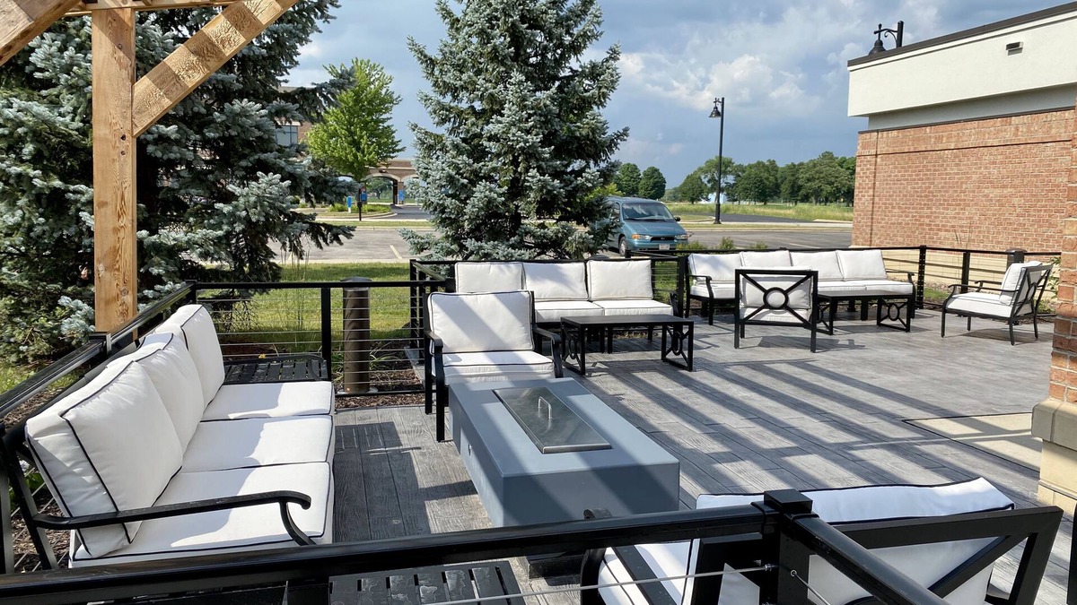 Summit Corners Hotel | Hilton Garden Inn Oconomowoc