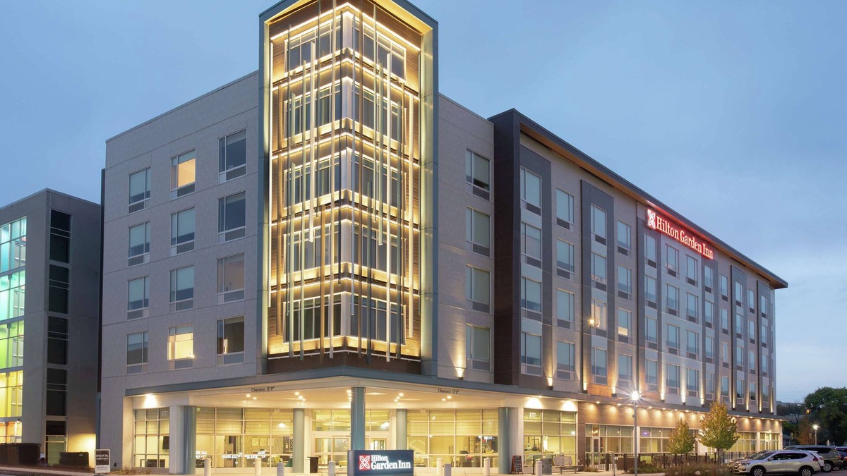 Aksarben - Elmwood Park Hotel | Hilton Garden Inn Omaha Aksarben Village