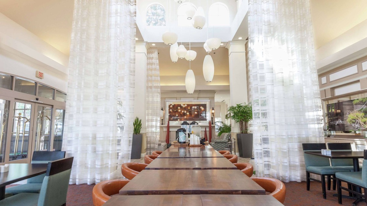 Magnesia Falls Cove Hotel | Hilton Garden Inn Palm Springs - Rancho Mirage