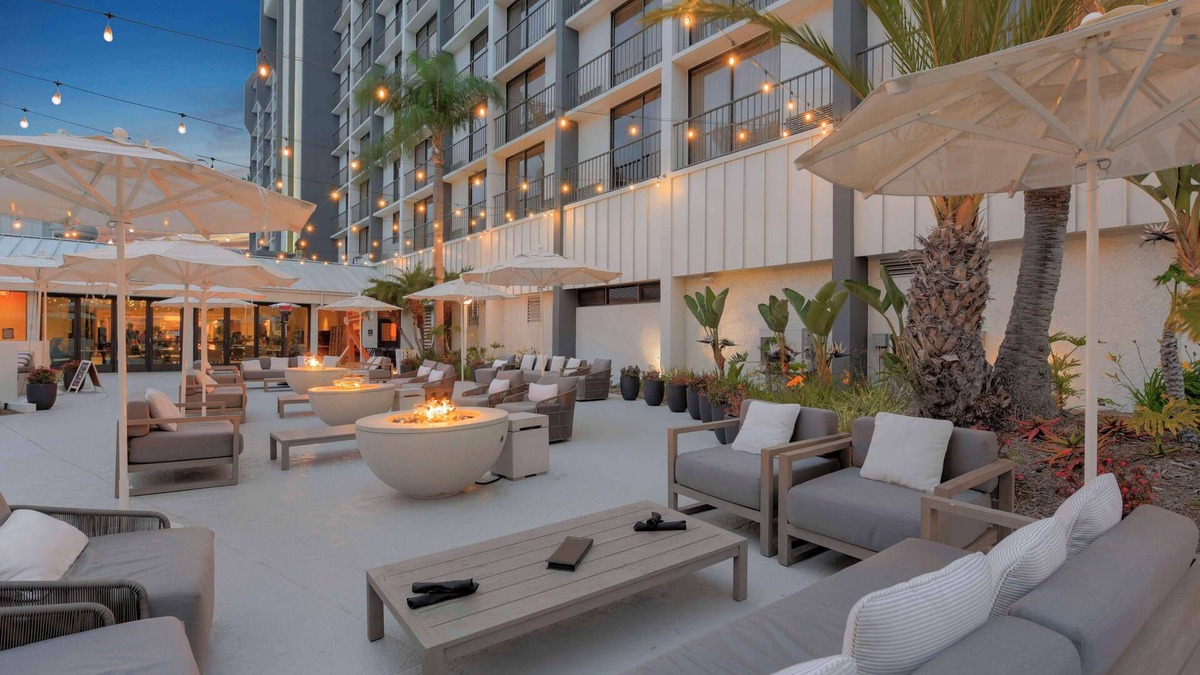 Airport Area Hotel | Hilton Irvine/Orange County Airport