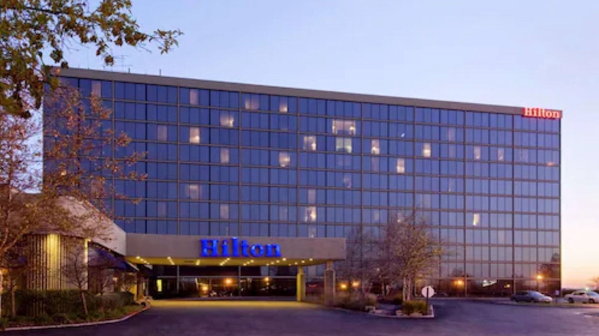 Waldron Hotel | Hilton Kansas City Airport