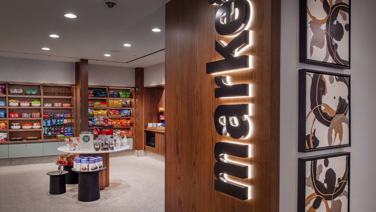 Airport Township Hotel | Hilton St. Louis Airport