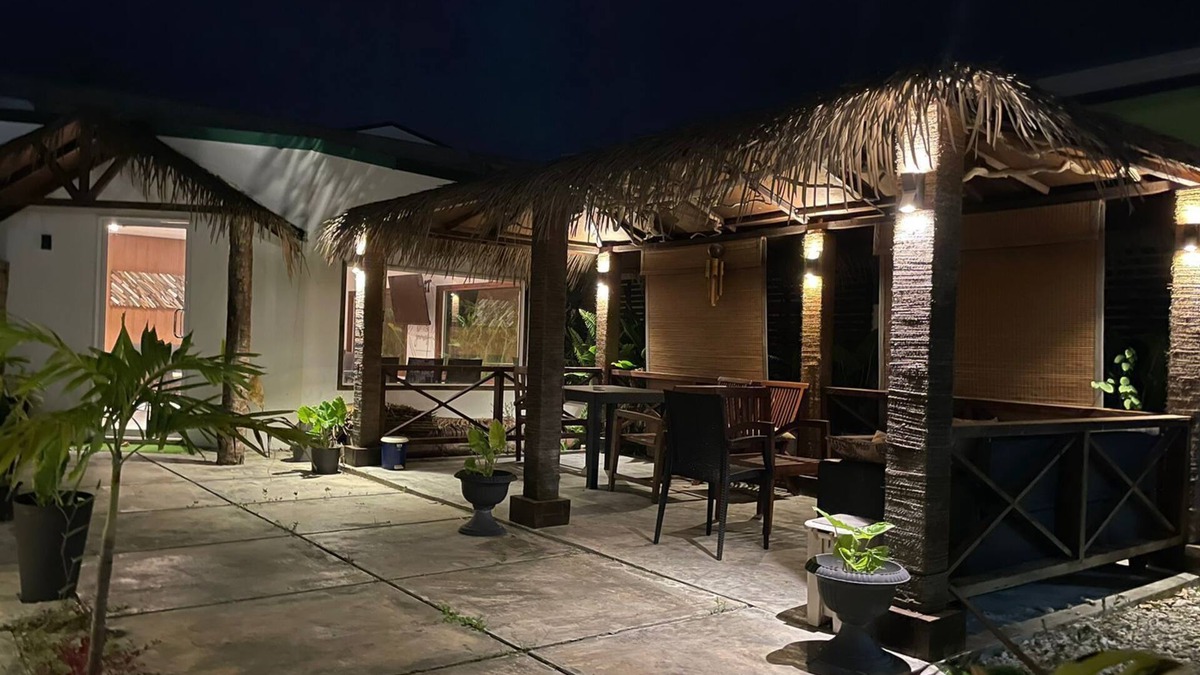 Hanimaadhoo Hotel | Himeyn Beach Inn Ocho Homes