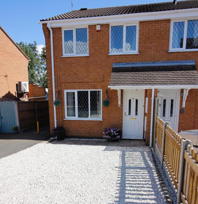 Barwell House | Hinckley Home Sleeps 5 Complete House