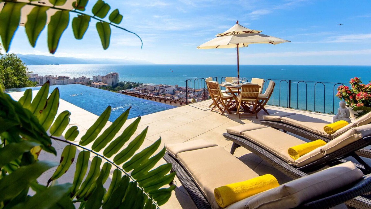 Cerro House | Hip and Stylish Downtown Villa w/Spectacular Views, Pool and Incredible Staff