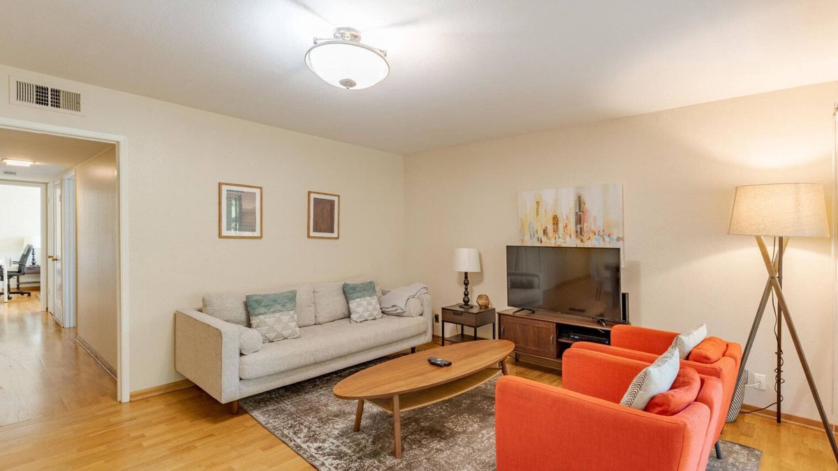 Sharon Heights Apartment | Hip Menlo Park 3BR w/Pool + Patio, nr Great Schools, by Blueground