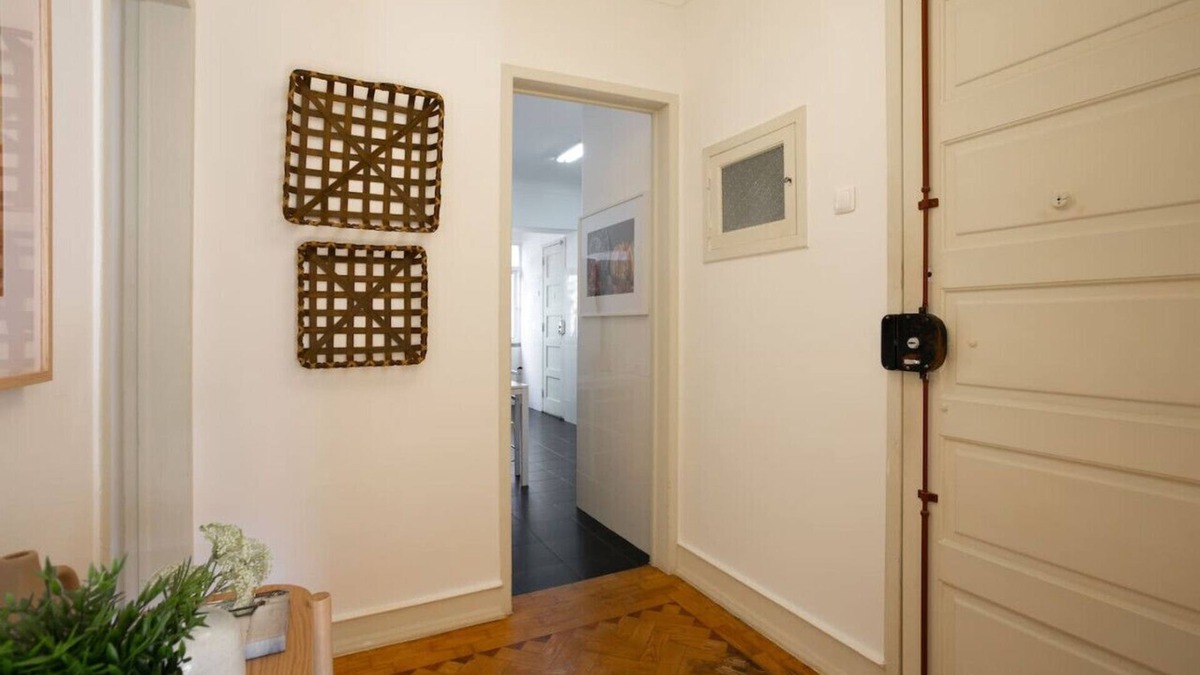 Sao Joao de Deus Apartment | Hip Tailor Made Flat in Areeiro