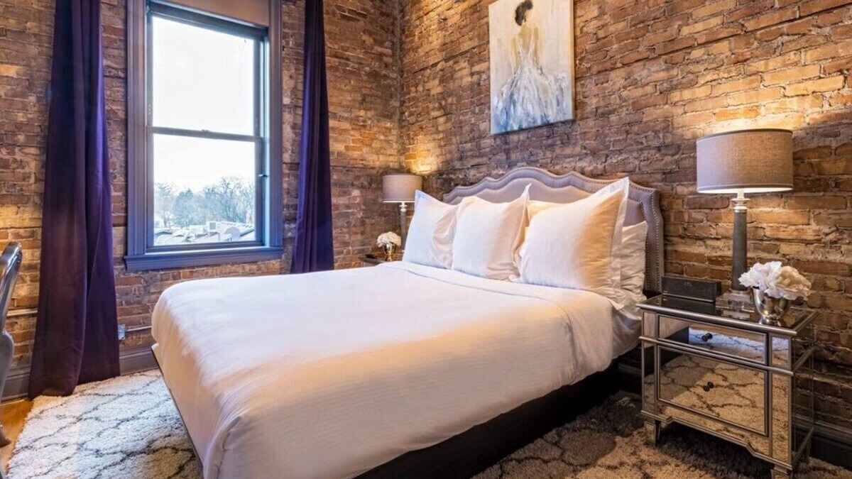 West Dundee Apartment | Hip Urban Loft-Small Town Charm - 124 LOFTS #3