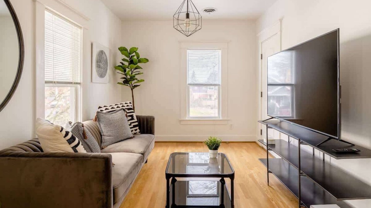 Humboldt House | Hipster Vibe Apartment - Food Carts & Live Music