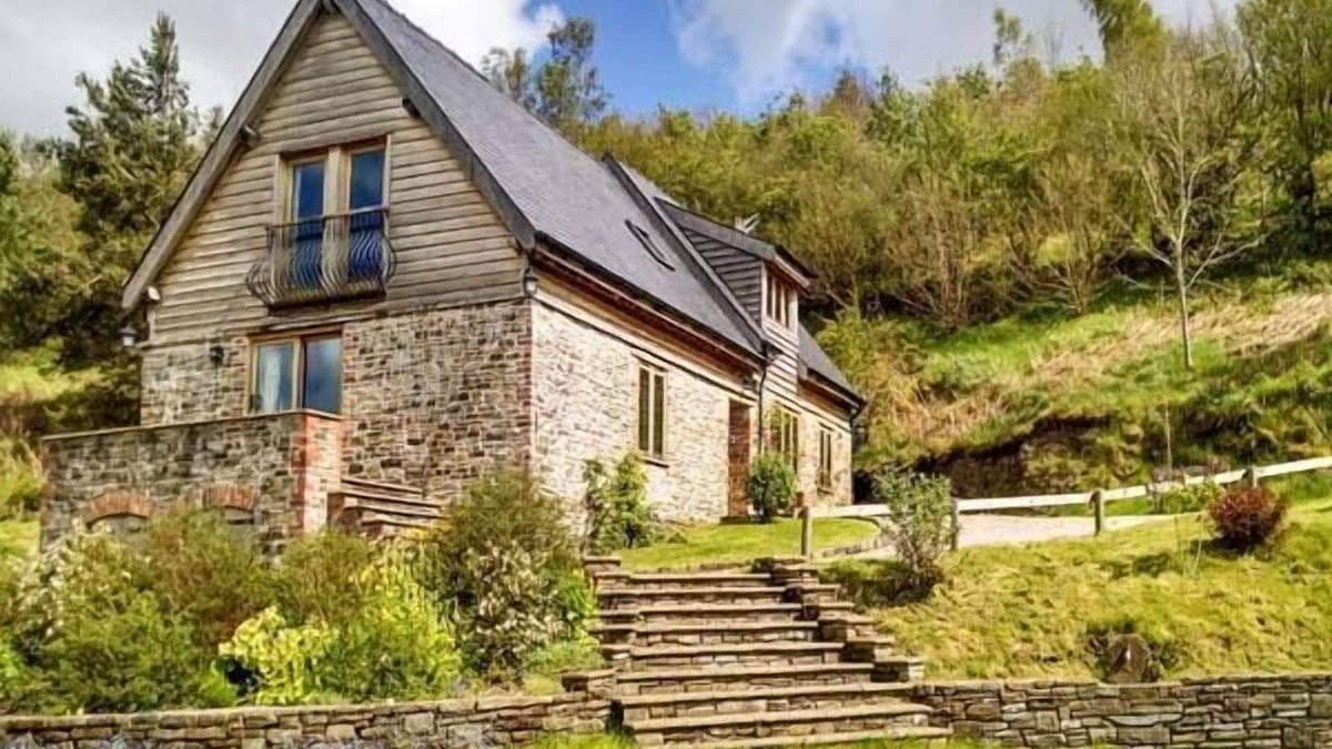 Tirabad Cottage | HIRAETH, pet friendly, luxury holiday cottage in Dolau
