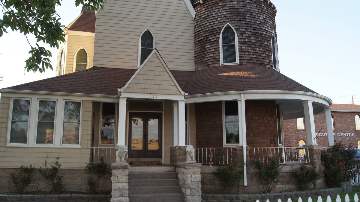 Sedalia House | Historic 130 Year Old near downtown Sedalia - great for families or groups