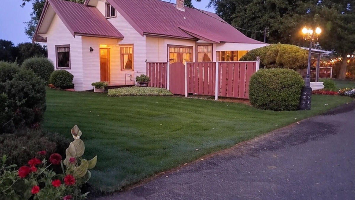 Milton-Freewater Other | Historic 1915 Wine Country Home: 3 Queens, 2 Twins, WiFi & AC, 23 Acres