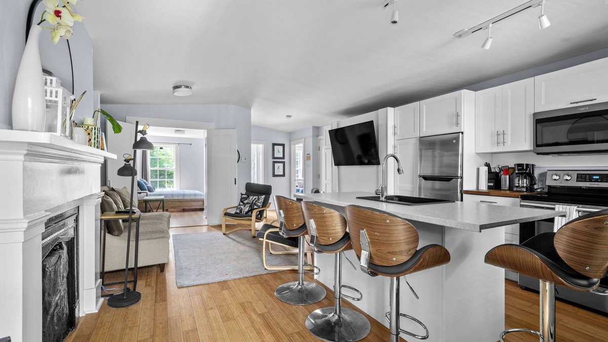 Downtown Halifax Apartment | Historic 2 bedroom central down town location near waterfront - #3