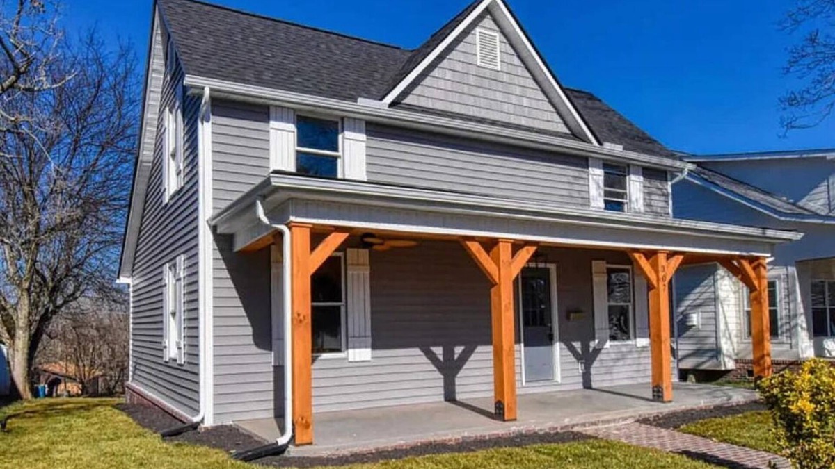 Lenoir City House | Historic 2-bedroom house with WiFi and AC in downtown Lenoir City