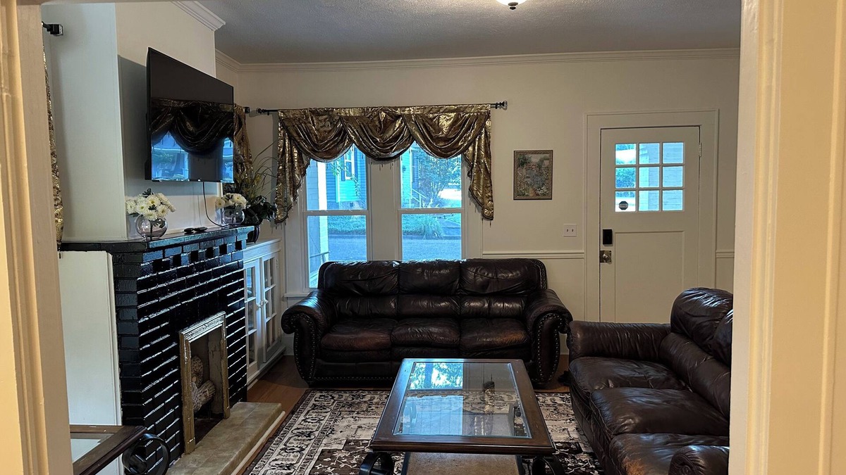 Brookhaven House | Historic 3-bedroom house with AC in charming Brookhaven