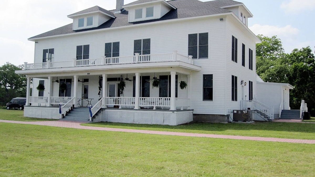 Thomaston House | Historic 3 story 12 room hotel on historic ranch on the Guadalupe River