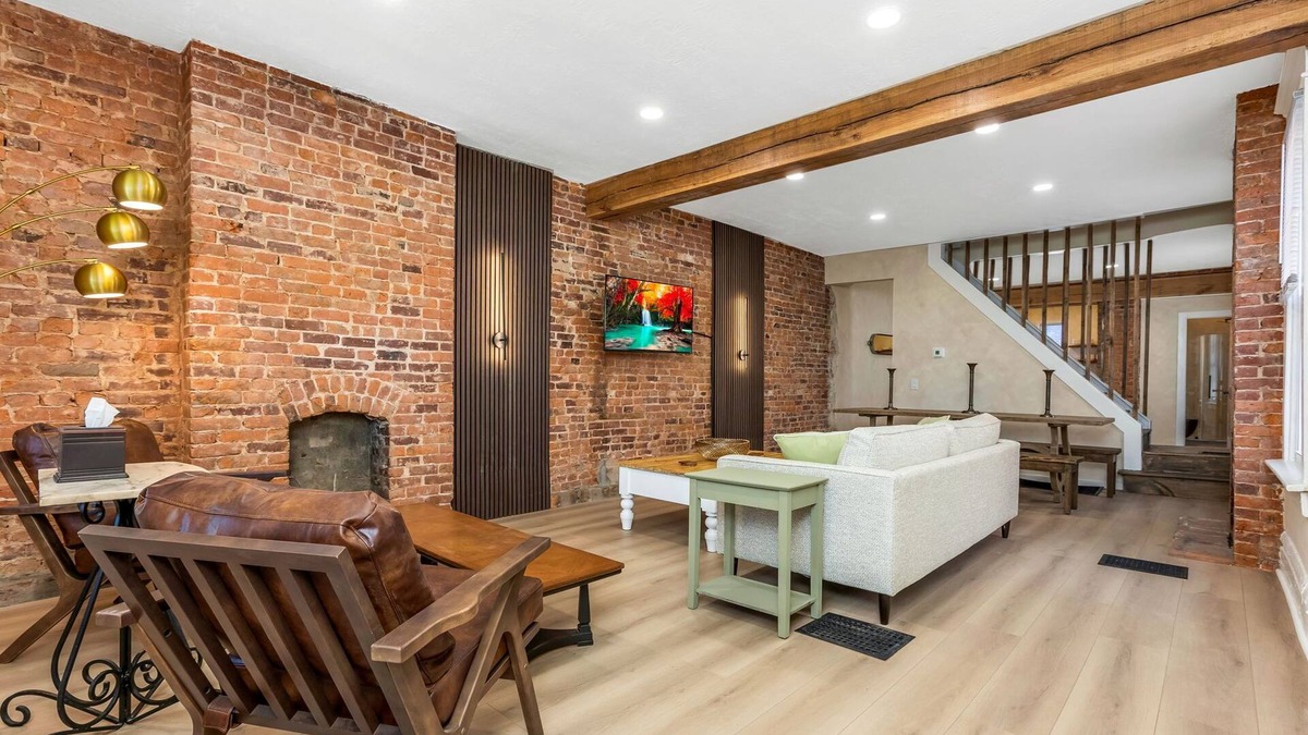 Franklin Park House | Historic 3BR+loft Home Between Franklin Park & East Market w/Private Gate