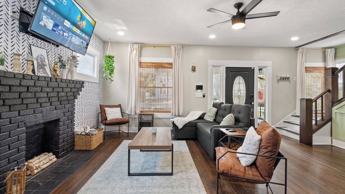 Riverside House | Historic 4BR Home centrally located in Riverside