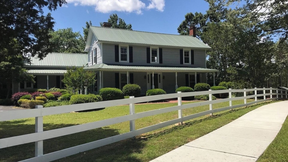 Apex House | Historic 4BR Retreat with Stunning Scenic Views
