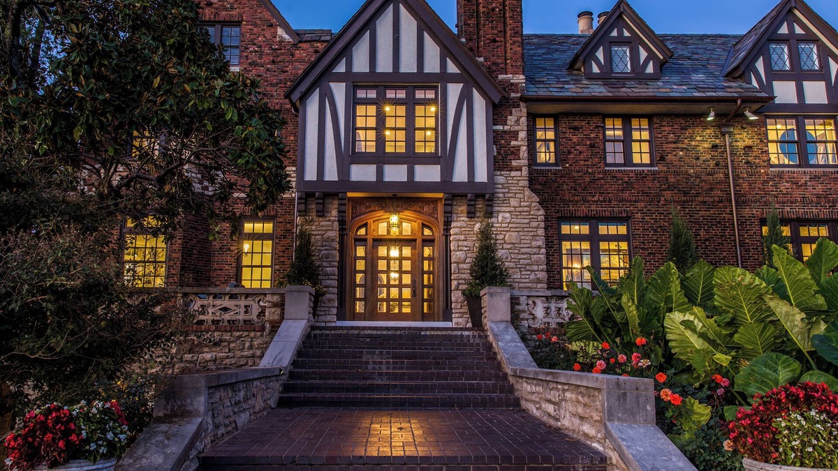 Downtown Tulsa House | Historic 7-bedroom Mansion on the Arkansas River