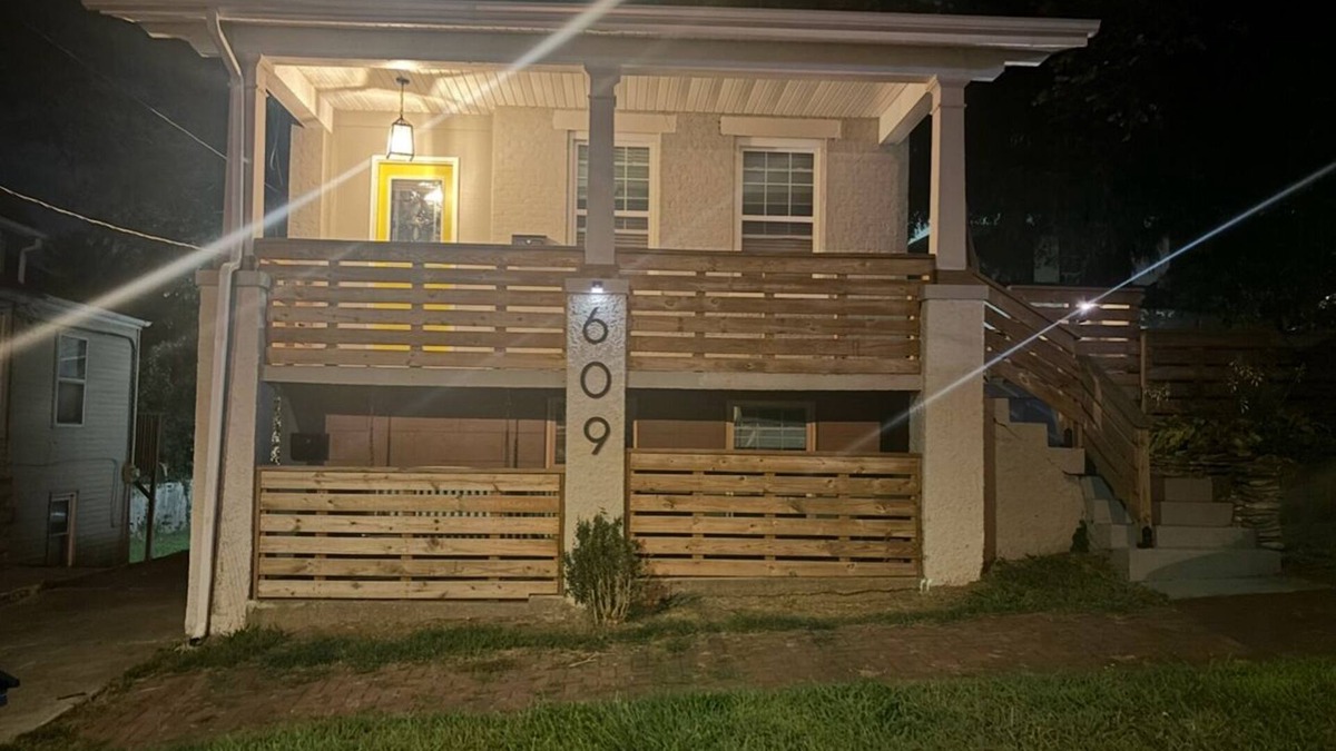 Alton Apartment | Historic Alton duplex! Upper unit