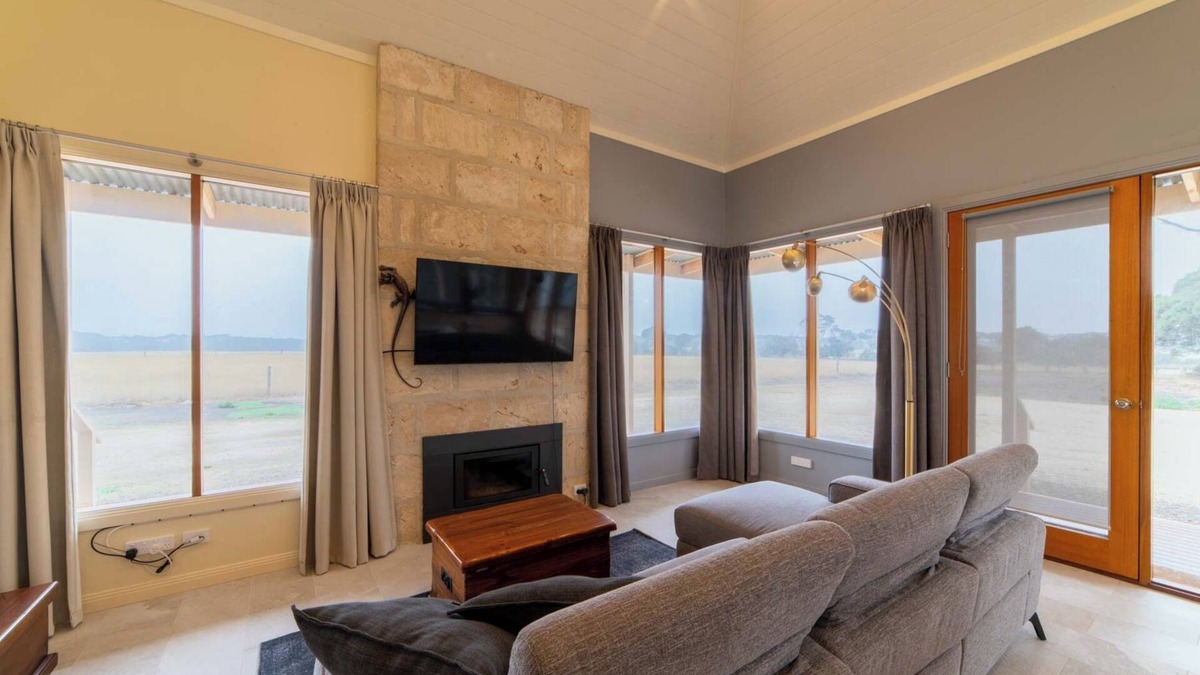 Macgillivray Cottage | Historic and Charming Cottage with Modern Comfort and Two King Suites