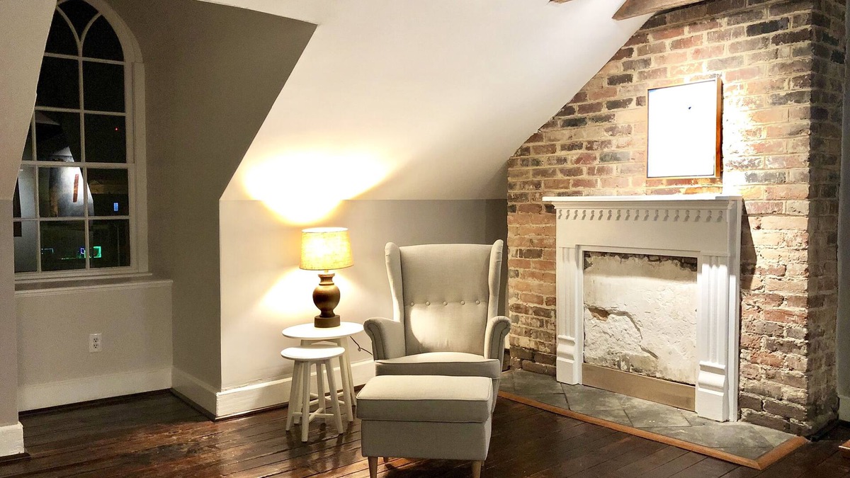 Petersburg Apartment | Historic Apartment in the Heart of Old Towne with Bird's Eye views