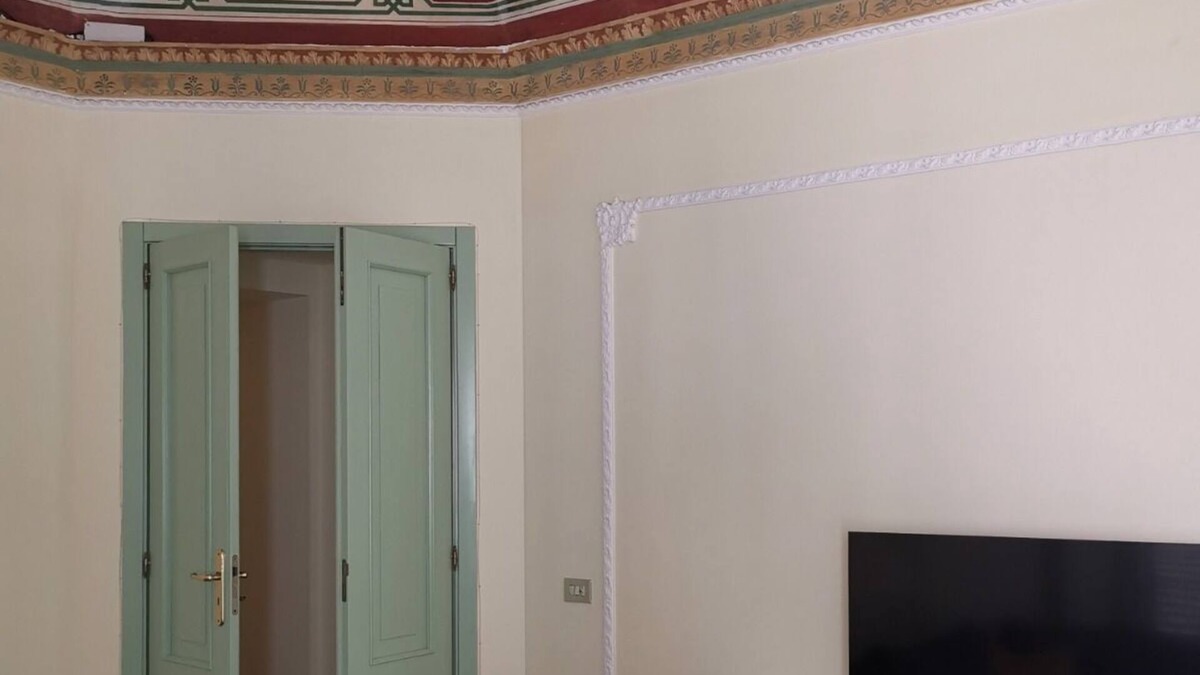 Macerata Apartment | Historic apartment with frescoed ceilings, in the center of the city