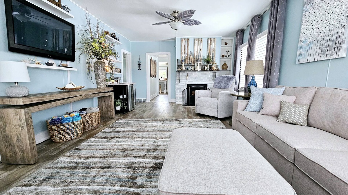 Bluffton House | Historic Beach House steps away from The Deck & across from the beach.