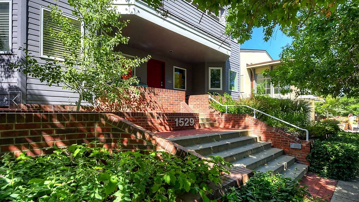 Central Boulder Condo | Historic Boulder 2 Bdrm, 2 Bath, Rooftop Deck, Mtn View, 1 Blk to Pearl St Mall