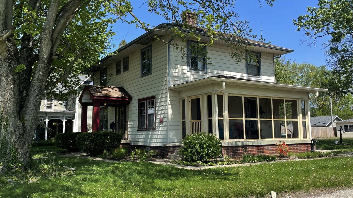 Brownsburg House | Historic Brownsburg Home- Close to parks, restaurants, and shops!