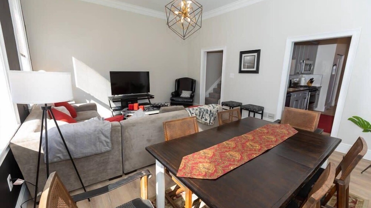 Manchester Apartment | Historic Brownstone Loft-Walk to Casino & Stadiums