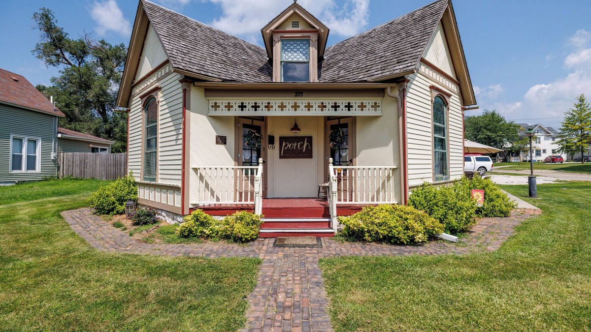 Chariton House | Historic Bungalow in Chariton, Sleeps 5, Pets Ok, Single Level