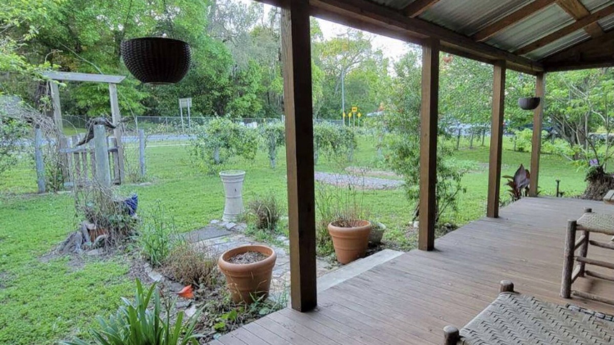 Worthington Springs Cabin | Historic Cabin Magic near Springs and UF