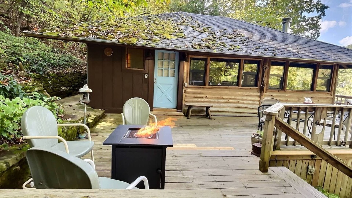 Eureka Springs Cabin | Historic Cabin + Peaceful + Waterside + Patio