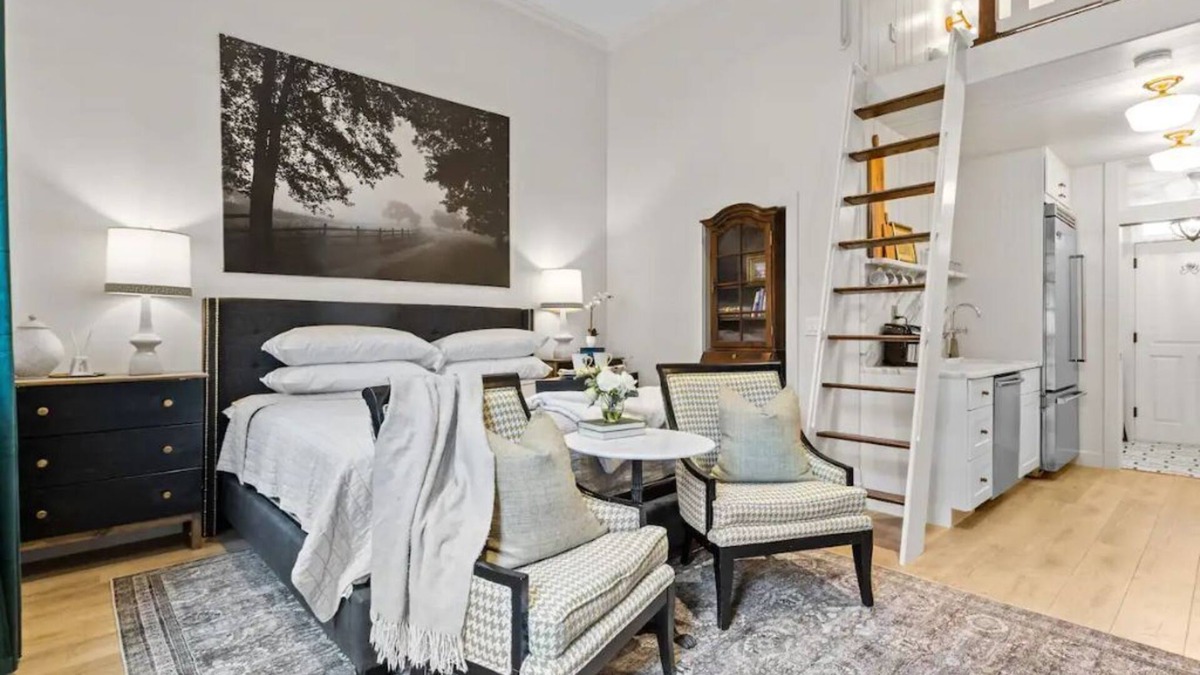 Riverton House | Historic Carriage House