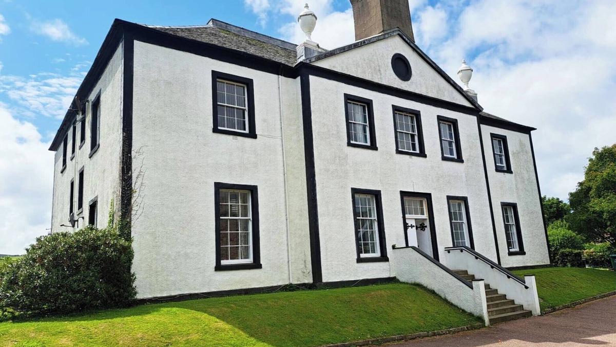 Campbeltown House | Historic central apartment in Castlehill Mansions