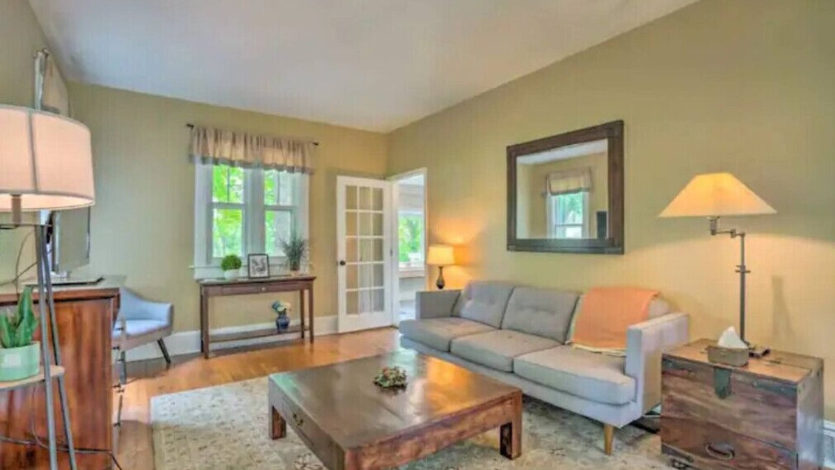 Charles Town House | Historic Charles Town Home. Centrally Located
