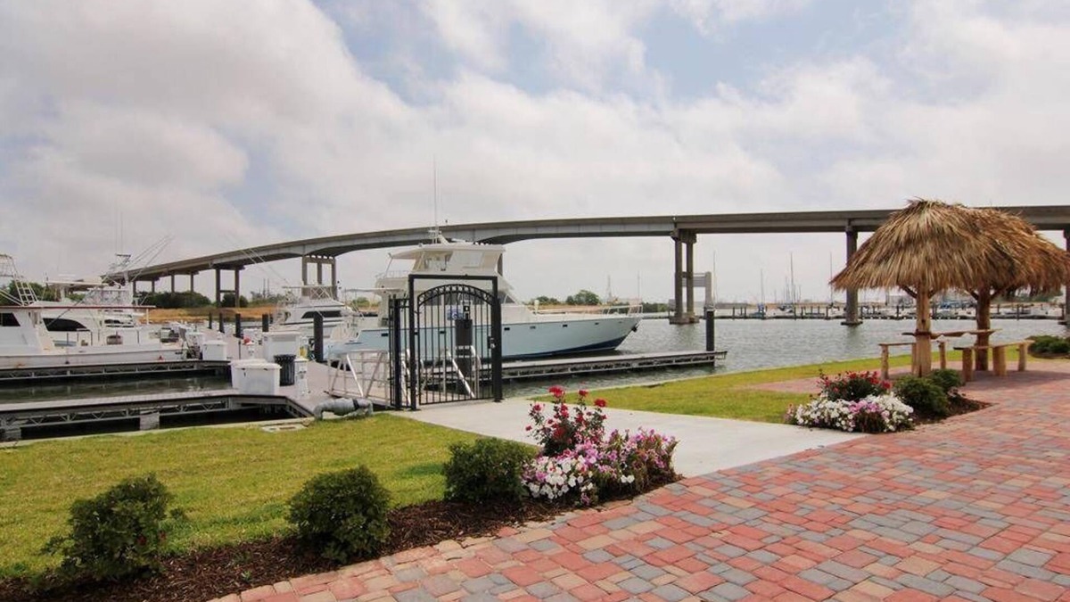 Freeport House | Historic Coastal Loft @ Freeport Marina, Park & Beach!