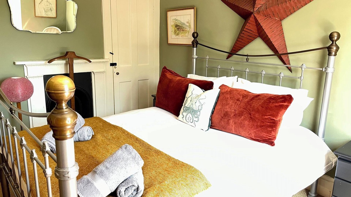 Whitstable Cottage | Historic Cottage, superb harbour & beach location, seconds from all amenities!