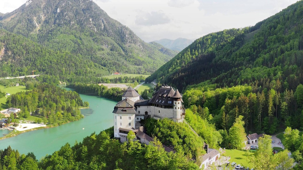 Molln House | historic country house near the lake at the national park near the ski area Hinterstoder