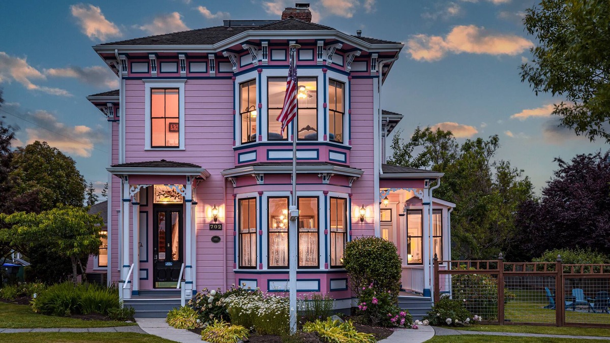 Coupeville House | Historic Coupeville 6BR/5BA near Waterfront/Wharf