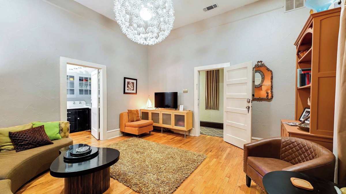 Decatur Apartment | Historic Decatur Apt w/City Square Views