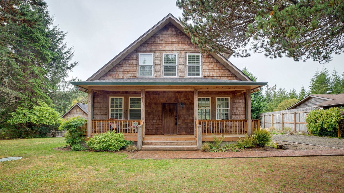 Ocean Park House | Historic District Home - Walk to Willapa Bay!
