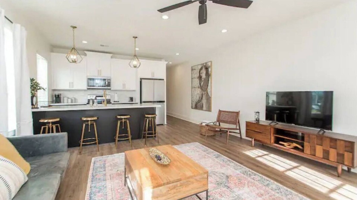 Hammond Condo | HiSTORIC DOWNTOWN HAMMOND CONDO 2 bed, 2 bath