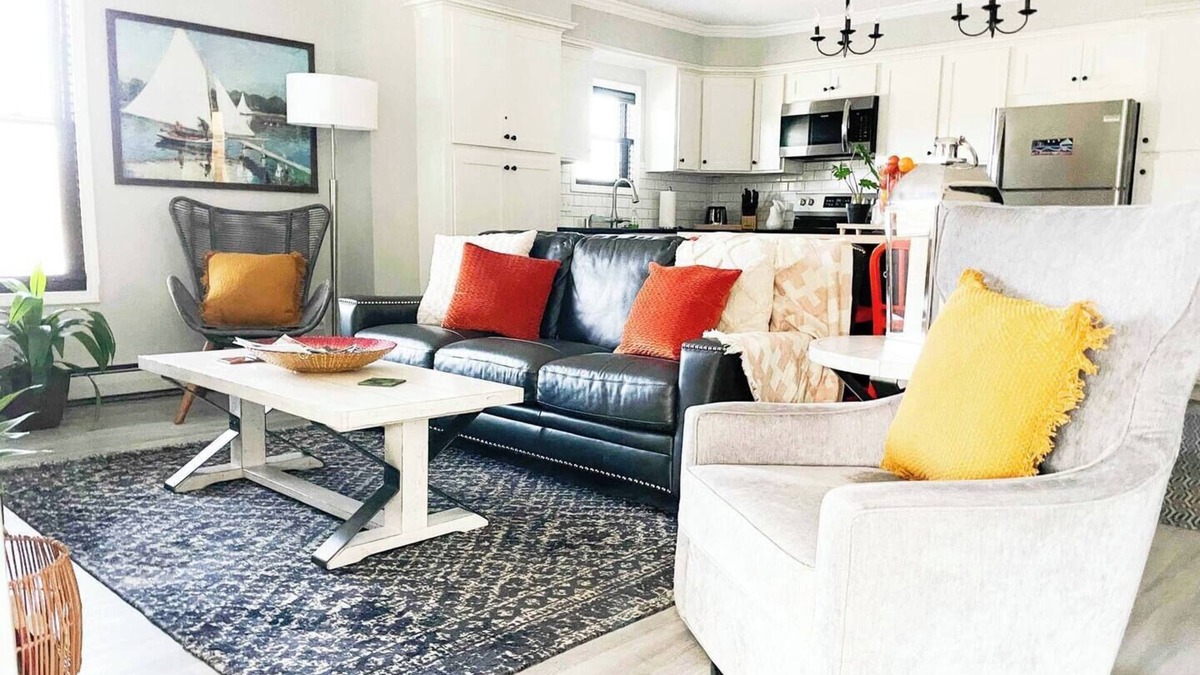 Delafield Apartment | Historic Downtown- King Bed-St Johns Acad-Shopping
