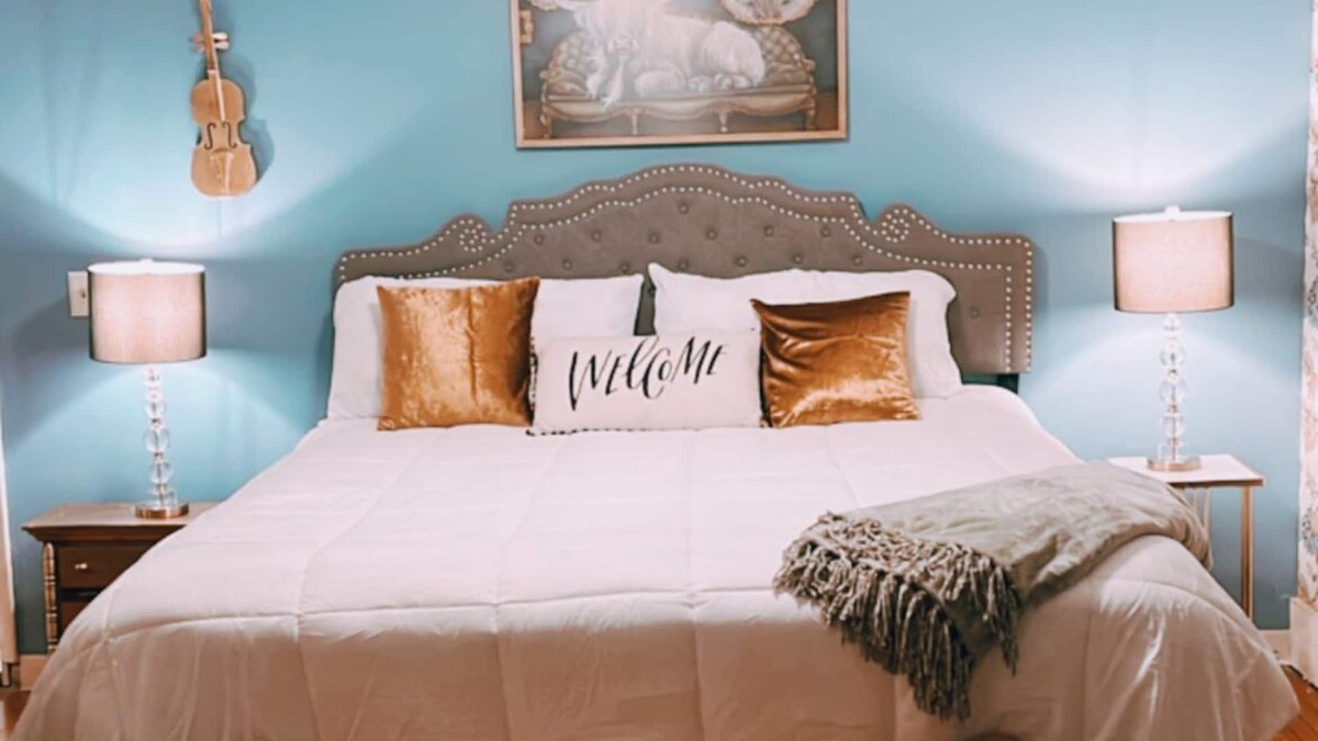 Elizabethton Apartment | Historic Downtown Loft Overlooking Beautiful & Unique Covered Bridge 🐾 Friendly