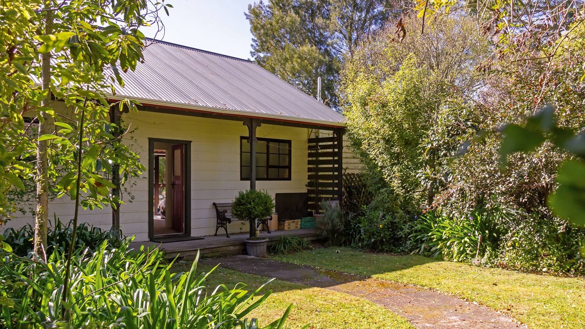 Greytown Cottage | Historic Drover's Cottage - Beautiful views