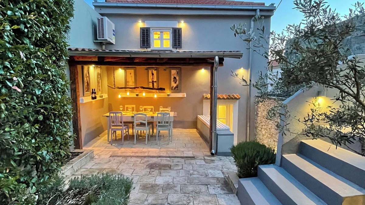 Jezera House | Historic Ensemble of two houses, garden, courtyard and parking